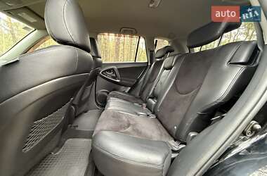 Внедорожник / Кроссовер Toyota RAV4 2012 в 
