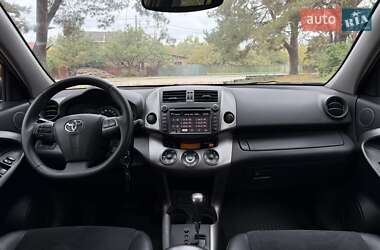 Внедорожник / Кроссовер Toyota RAV4 2012 в 