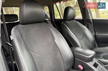 Внедорожник / Кроссовер Toyota RAV4 2012 в 