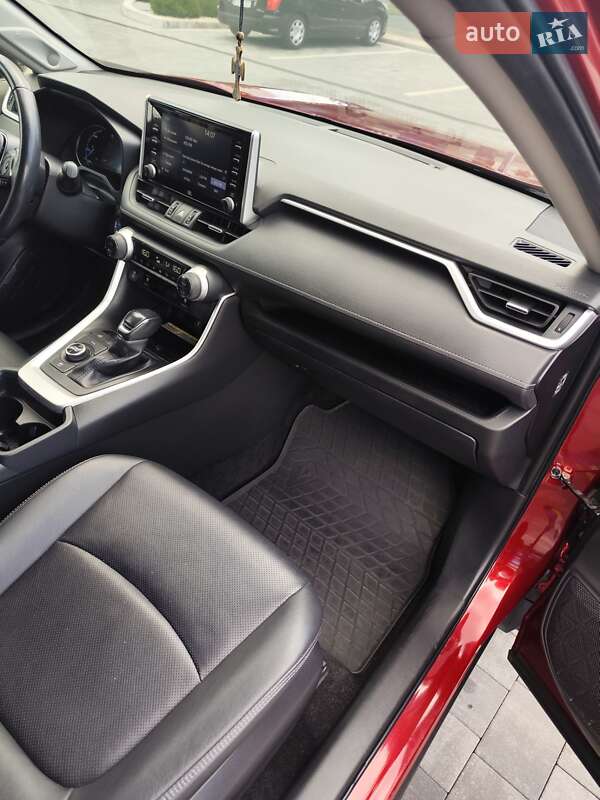 Внедорожник / Кроссовер Toyota RAV4 2020 в Днепре