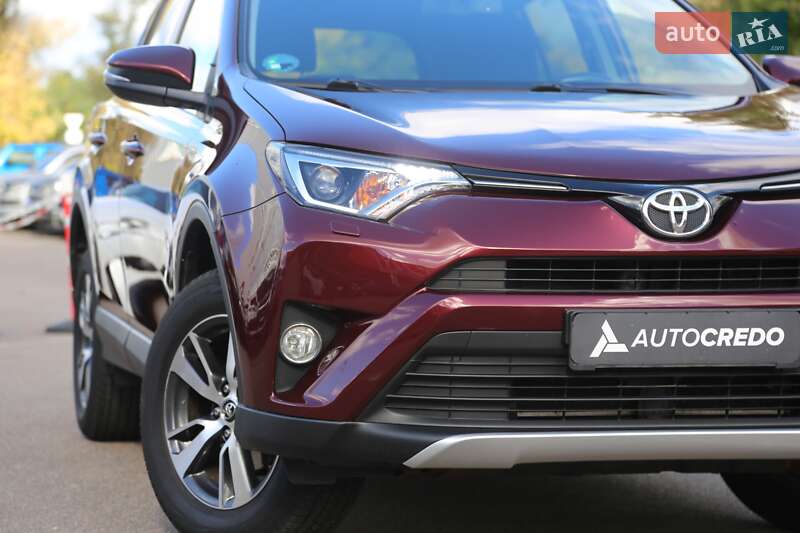 Внедорожник / Кроссовер Toyota RAV4 2016 в Киеве