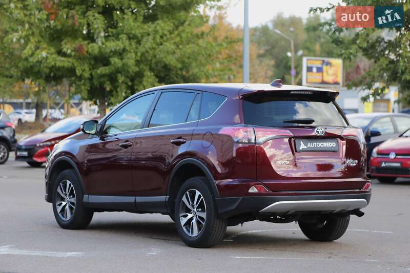 Внедорожник / Кроссовер Toyota RAV4 2016 в Киеве