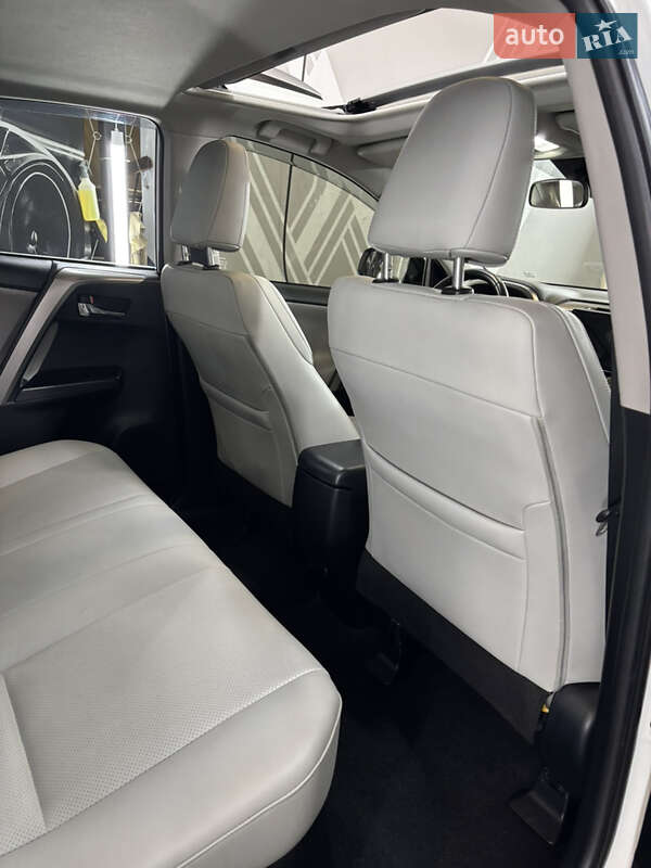 Внедорожник / Кроссовер Toyota RAV4 2016 в Харькове