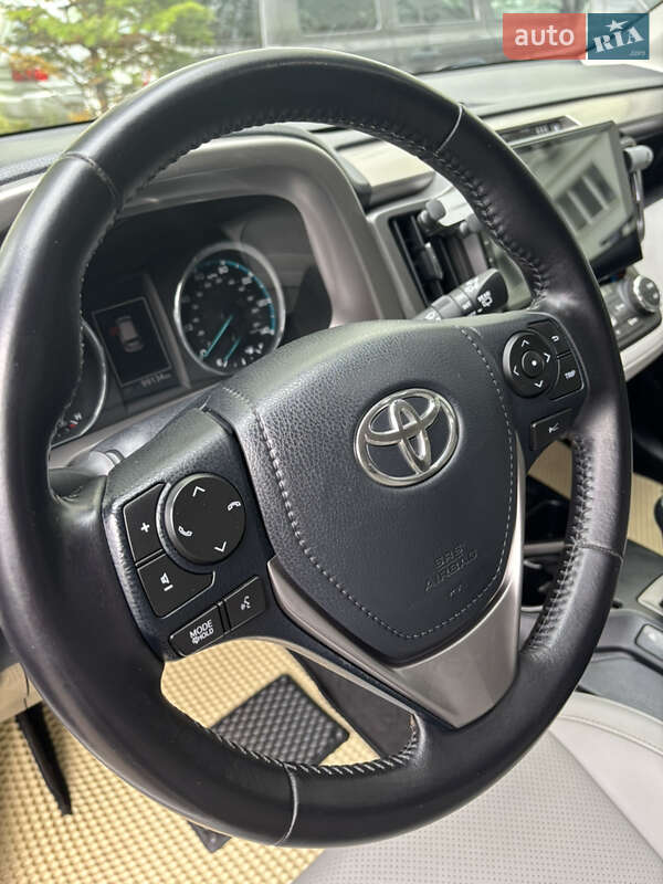 Внедорожник / Кроссовер Toyota RAV4 2016 в Харькове