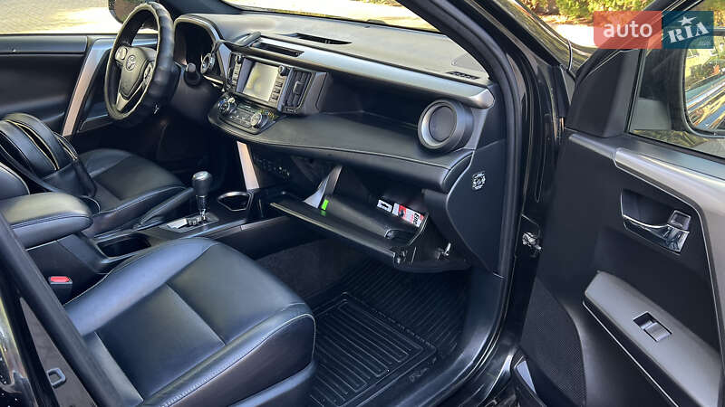 Внедорожник / Кроссовер Toyota RAV4 2017 в Хмельницком