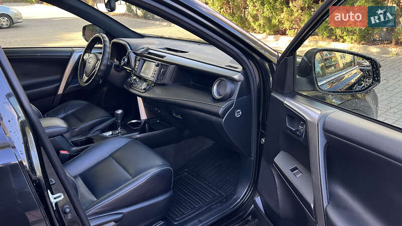 Внедорожник / Кроссовер Toyota RAV4 2017 в Хмельницком