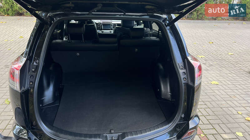 Внедорожник / Кроссовер Toyota RAV4 2017 в Хмельницком