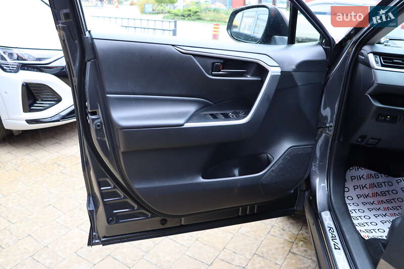 Внедорожник / Кроссовер Toyota RAV4 2023 в Львове