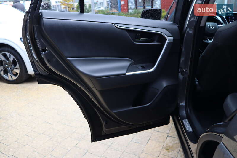 Внедорожник / Кроссовер Toyota RAV4 2023 в Львове