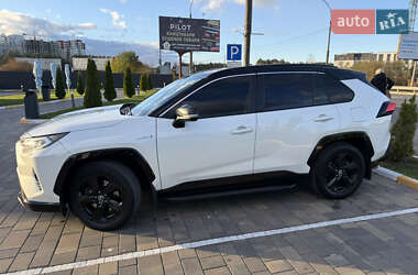 Внедорожник / Кроссовер Toyota RAV4 2018 в 