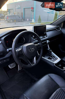Внедорожник / Кроссовер Toyota RAV4 2018 в 