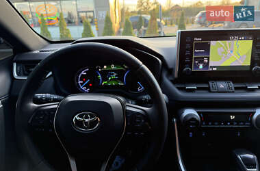 Внедорожник / Кроссовер Toyota RAV4 2018 в 