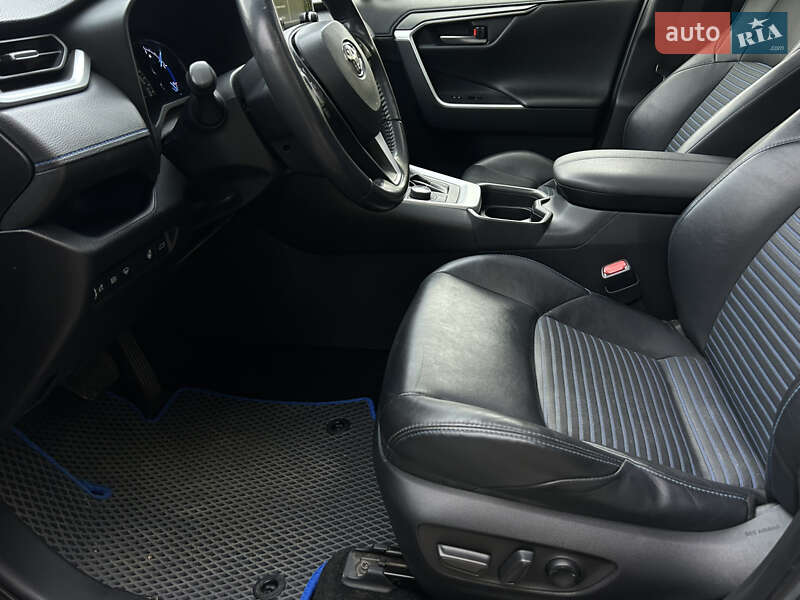 Внедорожник / Кроссовер Toyota RAV4 2020 в Николаеве