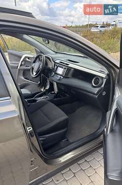 Внедорожник / Кроссовер Toyota RAV4 2014 в 