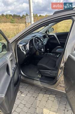Внедорожник / Кроссовер Toyota RAV4 2014 в 