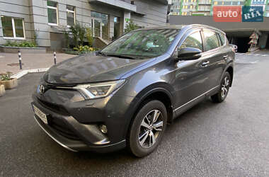 Внедорожник / Кроссовер Toyota RAV4 2016 в 