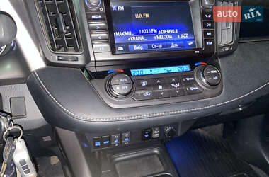 Внедорожник / Кроссовер Toyota RAV4 2016 в 