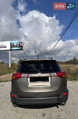 Внедорожник / Кроссовер Toyota RAV4 2014 в 