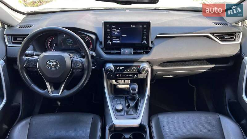 Внедорожник / Кроссовер Toyota RAV4 2021 в Хмельницком