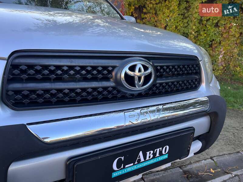 Внедорожник / Кроссовер Toyota RAV4 2006 в Черновцах