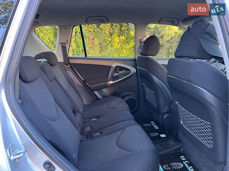 Внедорожник / Кроссовер Toyota RAV4 2006 в Черновцах