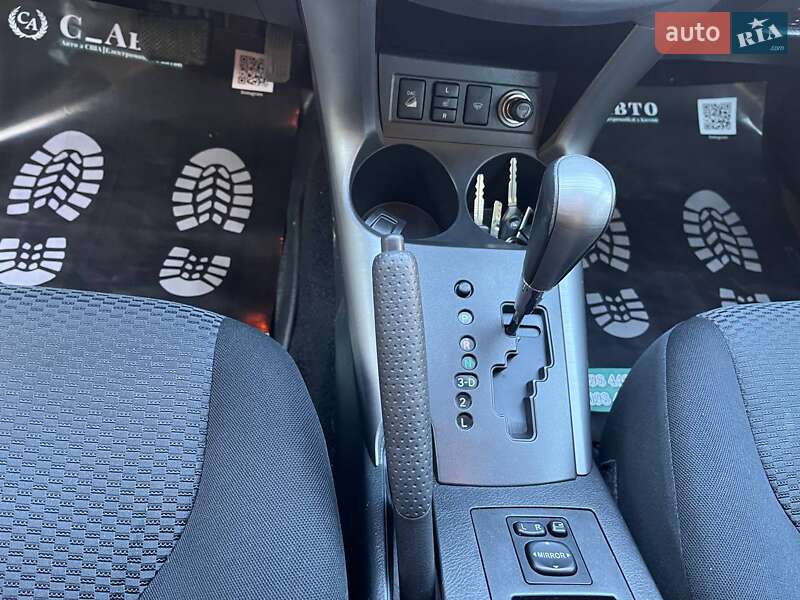 Внедорожник / Кроссовер Toyota RAV4 2006 в Черновцах