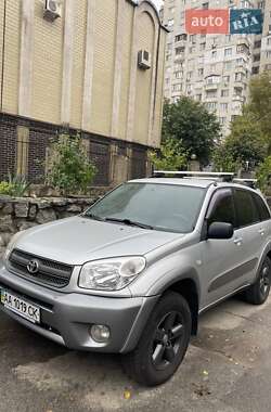 Внедорожник / Кроссовер Toyota RAV4 2005 в Киеве