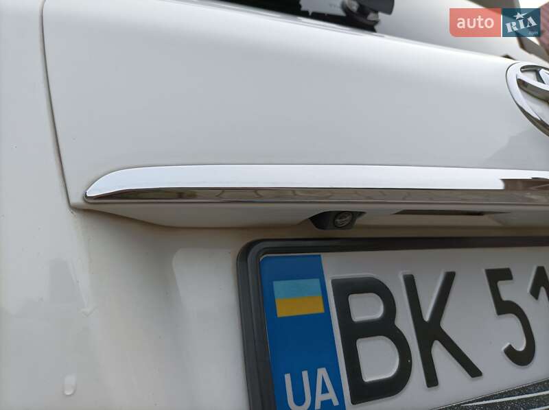 Внедорожник / Кроссовер Toyota RAV4 2011 в Ровно