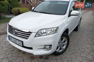 Внедорожник / Кроссовер Toyota RAV4 2011 в Ровно