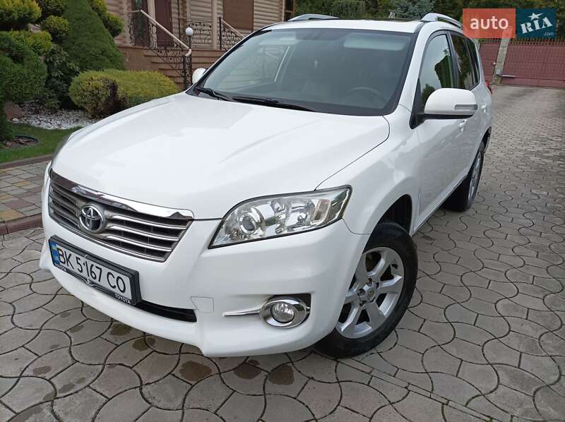 Внедорожник / Кроссовер Toyota RAV4 2011 в Ровно