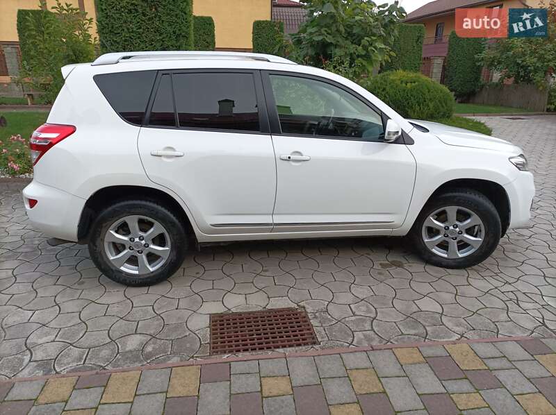Внедорожник / Кроссовер Toyota RAV4 2011 в Ровно