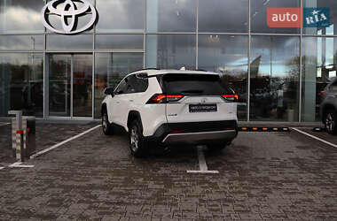 Внедорожник / Кроссовер Toyota RAV4 2023 в 