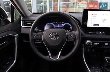 Внедорожник / Кроссовер Toyota RAV4 2023 в 