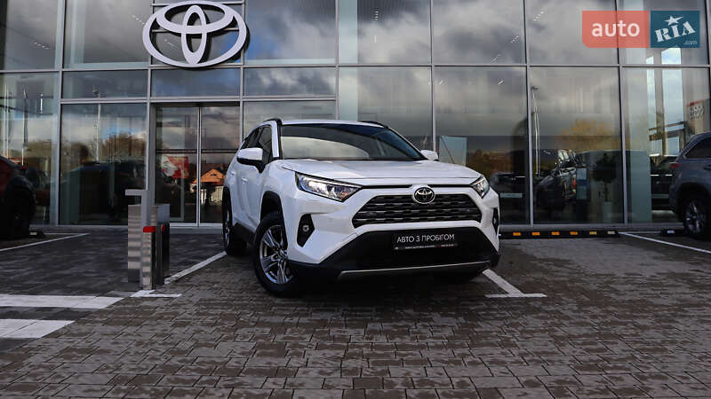 Позашляховик / Кросовер Toyota RAV4 2023 в Рівному