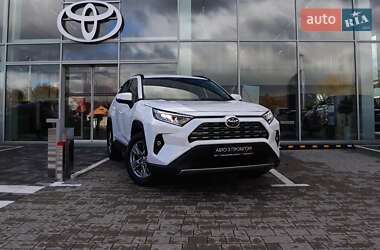 Внедорожник / Кроссовер Toyota RAV4 2023 в 