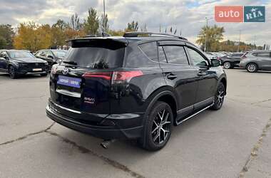 Внедорожник / Кроссовер Toyota RAV4 2017 в 