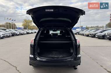 Внедорожник / Кроссовер Toyota RAV4 2017 в 