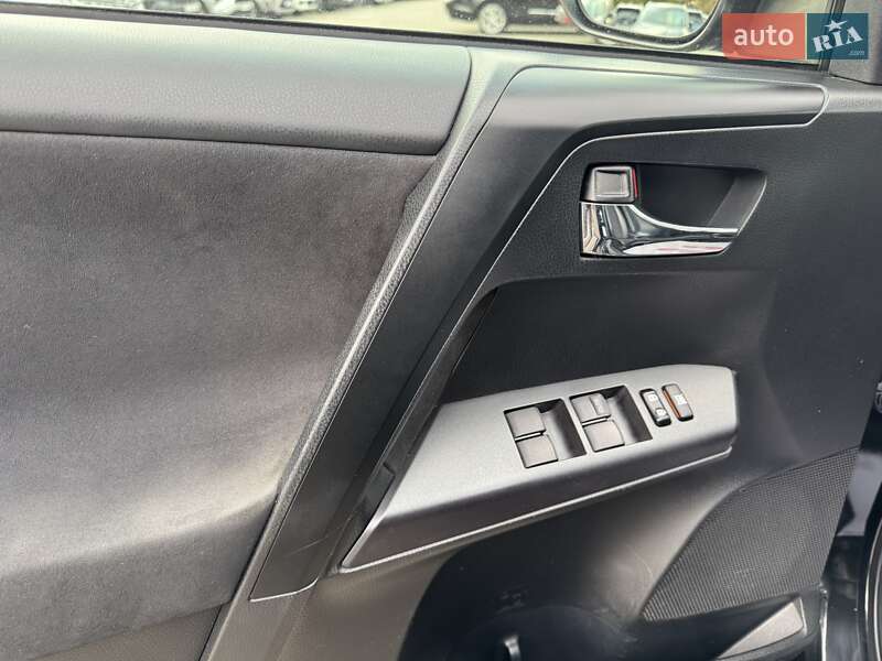 Внедорожник / Кроссовер Toyota RAV4 2017 в Днепре