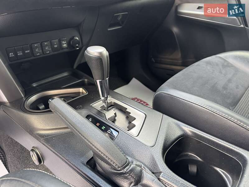 Внедорожник / Кроссовер Toyota RAV4 2017 в Днепре