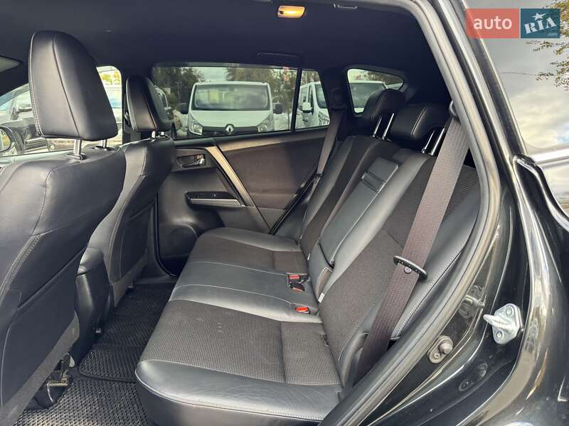 Внедорожник / Кроссовер Toyota RAV4 2017 в Днепре