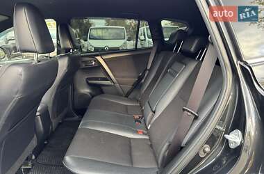 Внедорожник / Кроссовер Toyota RAV4 2017 в 