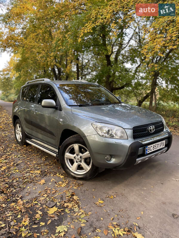 Внедорожник / Кроссовер Toyota RAV4 2007 в Тернополе