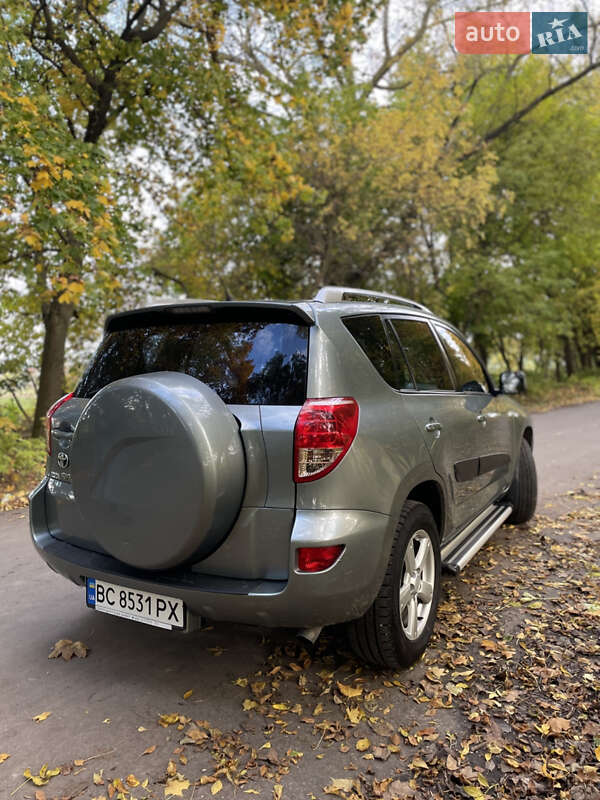 Внедорожник / Кроссовер Toyota RAV4 2007 в Тернополе