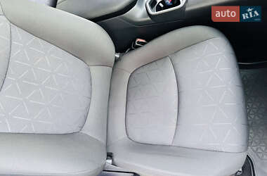Позашляховик / Кросовер Toyota RAV4 2020 в 