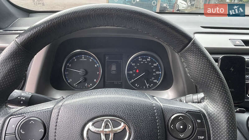 Внедорожник / Кроссовер Toyota RAV4 2016 в Ровно