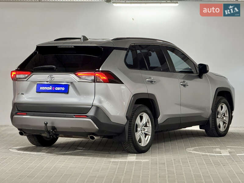 Внедорожник / Кроссовер Toyota RAV4 2019 в Киеве