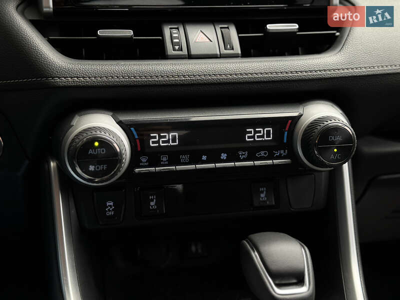 Внедорожник / Кроссовер Toyota RAV4 2019 в Киеве
