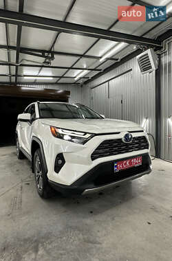 Внедорожник / Кроссовер Toyota RAV4 2022 в 