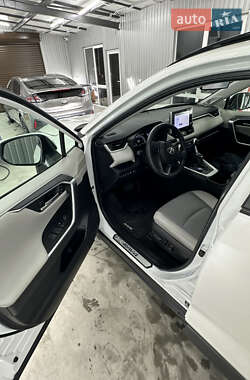 Внедорожник / Кроссовер Toyota RAV4 2022 в 