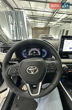 Внедорожник / Кроссовер Toyota RAV4 2022 в 